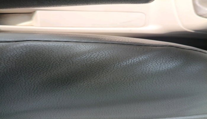 2013 Toyota Innova 2.5 GX 7 STR, Diesel, Manual, 96,161 km, interior