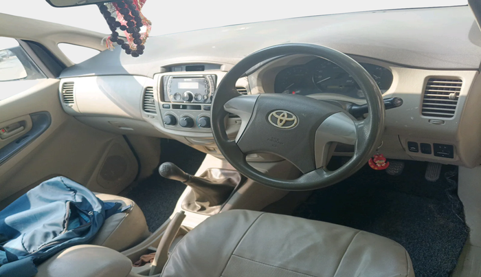 2013 Toyota Innova 2.5 GX 7 STR, Diesel, Manual, 96,161 km, interior