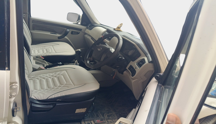 2016 Mahindra Scorpio S6 PLUS, Diesel, Manual, 1,18,521 km, interior