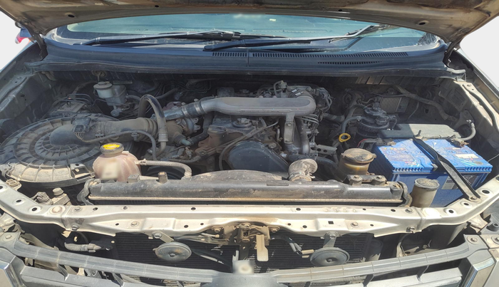 2015 Toyota Innova 2.5 GX 8 STR, Diesel, Manual, 1,92,582 km, exterior