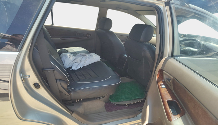 2015 Toyota Innova 2.5 GX 8 STR, Diesel, Manual, 1,92,582 km, interior
