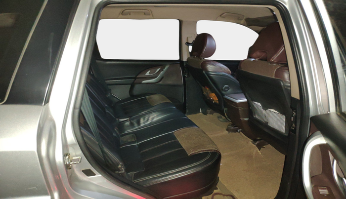 2014 Mahindra XUV500 W8, Diesel, Manual, 2,41,969 km, interior