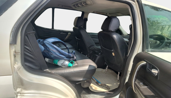 2016 Tata Safari Storme 2.2 VX 4X2, Diesel, Manual, 1,50,054 km, interior