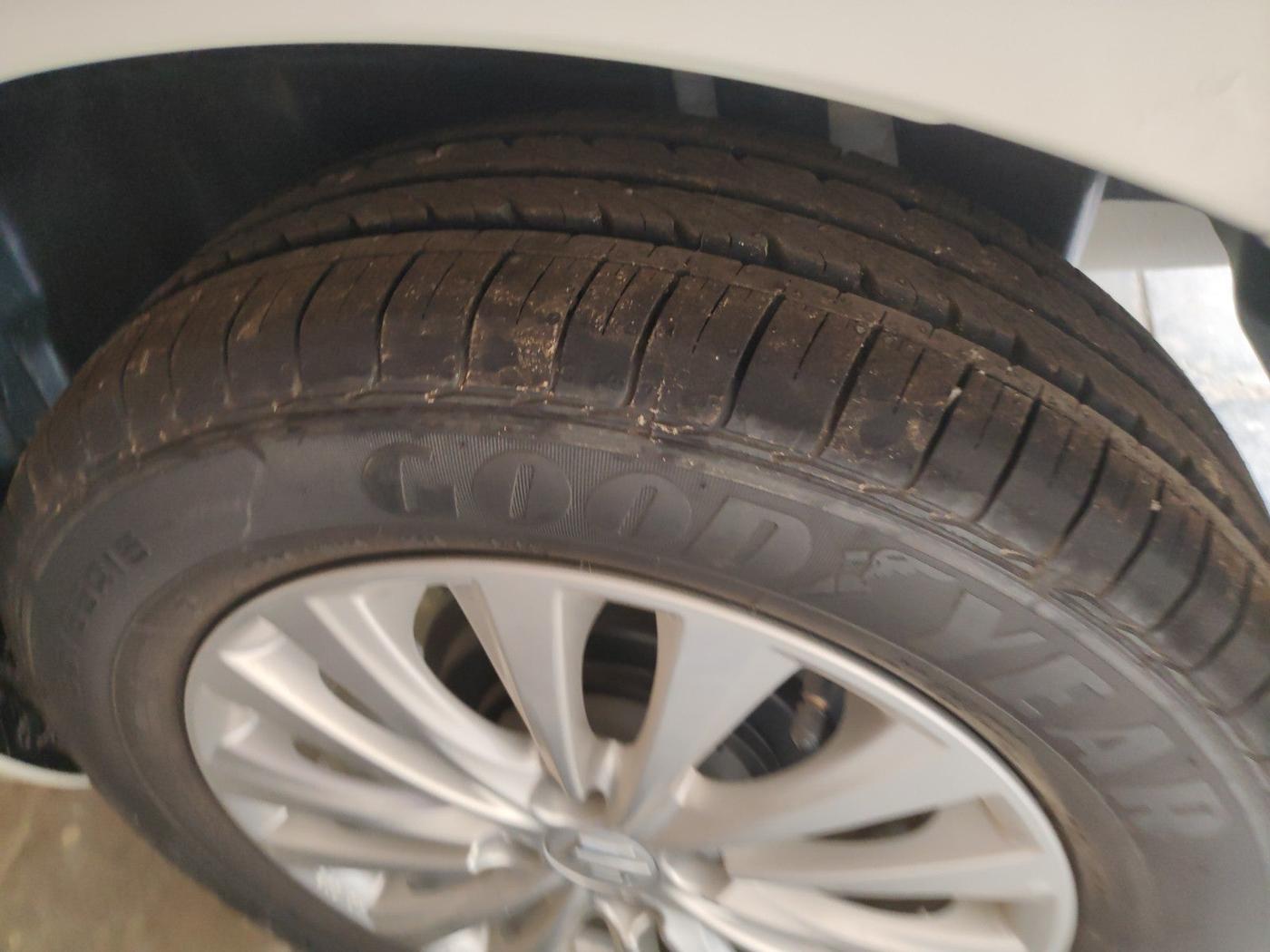 2024 Maruti Ciaz DELTA 1.5 SHVS MT PETROL, Petrol, Manual, 424 km, tyre