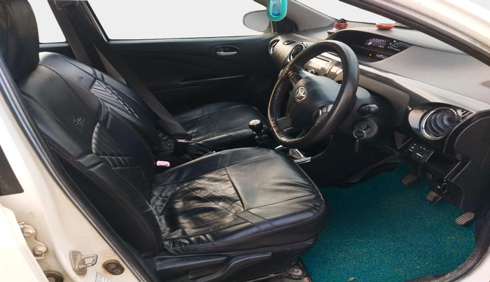 2017 Toyota Etios CROSS 1.4 VD, Diesel, Manual, 1,18,114 km, interior