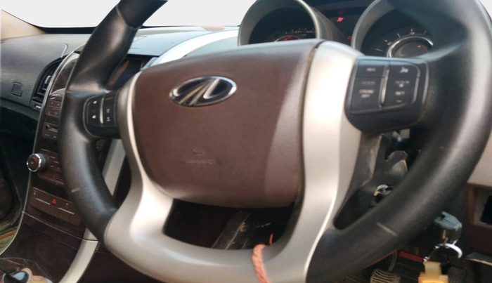 2014 Mahindra XUV500 W6, Diesel, Manual, 75,326 km, interior