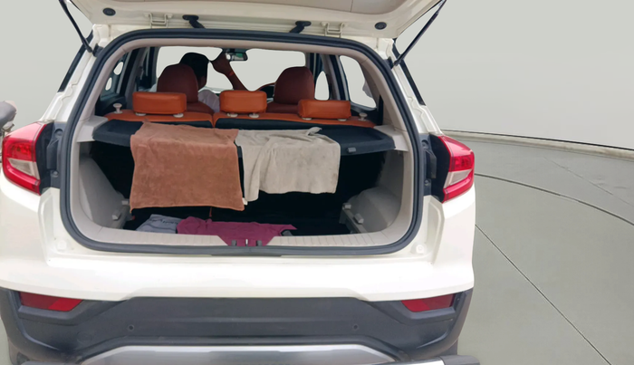 2023 Mahindra XUV300 W8 (O) 1.2 PETROL, Petrol, Manual, 46,920 km, exterior