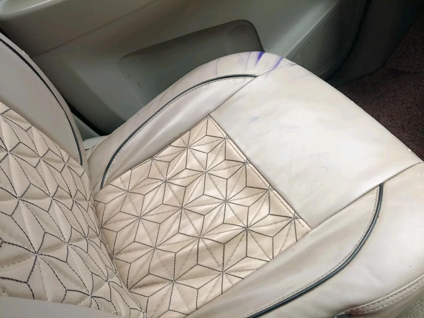 2013 Toyota Innova 2.5 G 7 STR, Diesel, Manual, 5,00,000 km, interior