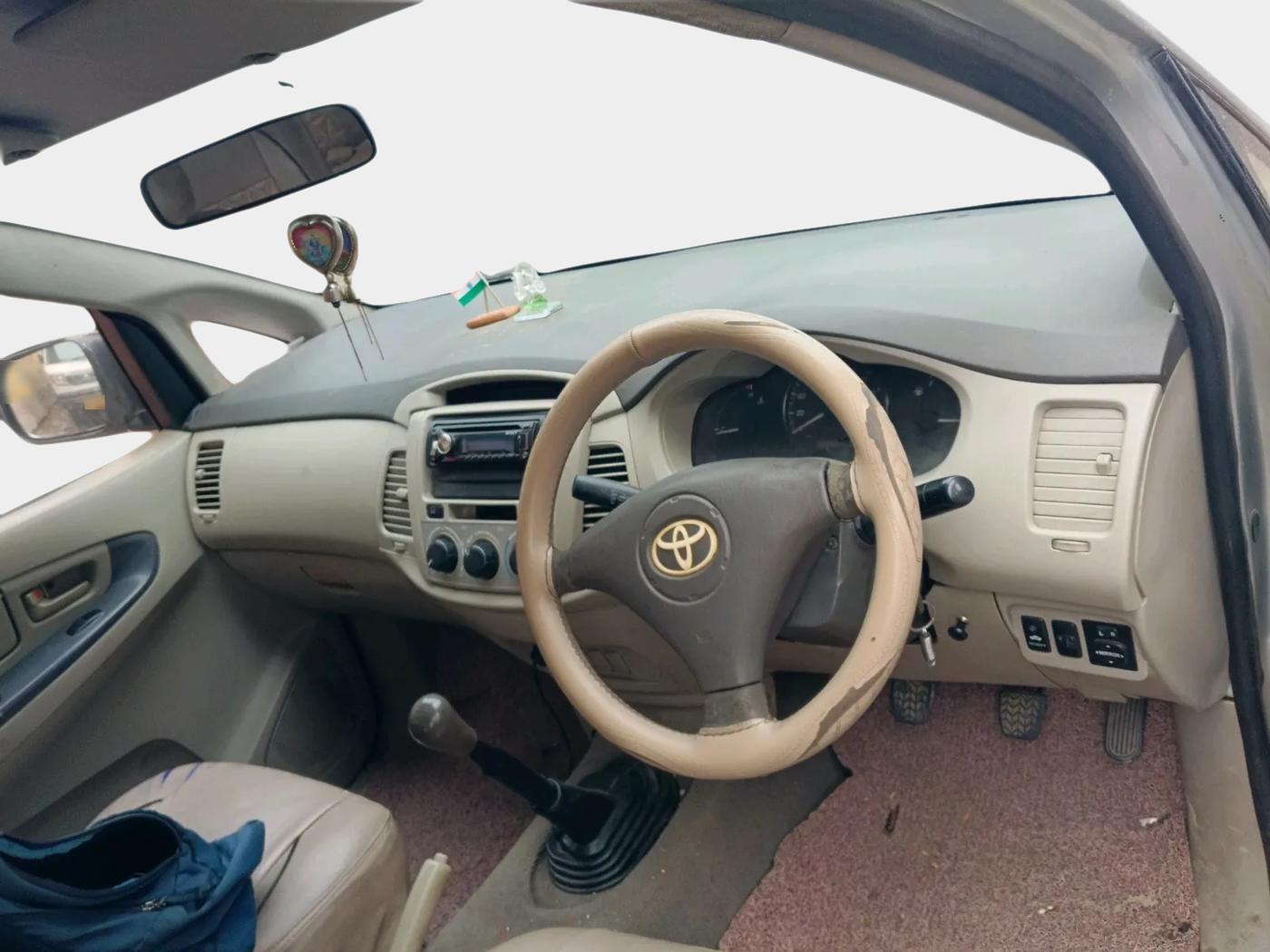 2013 Toyota Innova 2.5 G 7 STR, Diesel, Manual, 5,00,000 km, interior