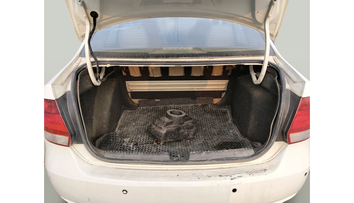 2011 Volkswagen Vento HIGHLINE 1.6 MPI, Petrol, Manual, 1,10,726 km, exterior