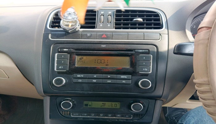 2011 Volkswagen Vento HIGHLINE 1.6 MPI, Petrol, Manual, 1,10,726 km, interior