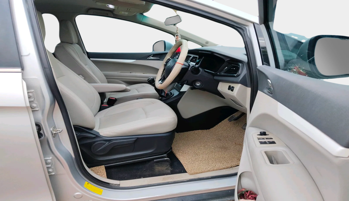 2018 Mahindra MARAZZO M8 7 STR, Diesel, Manual, 1,05,832 km, interior