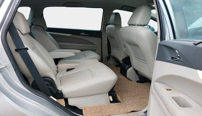 2018 Mahindra MARAZZO M8 7 STR, Diesel, Manual, 1,05,832 km, interior