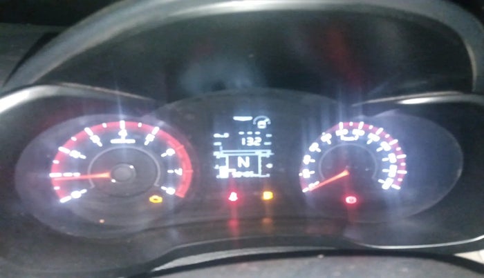 2021 Mahindra XUV300 W6 1.2 PETROL, Petrol, Manual, 98,405 km, interior