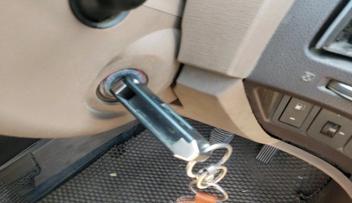 2012 Mahindra XUV500 W8 AWD, Diesel, Manual, 1,02,298 km, interior