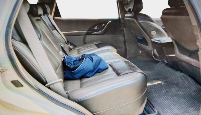 2012 Mahindra XUV500 W8 AWD, Diesel, Manual, 1,02,298 km, interior