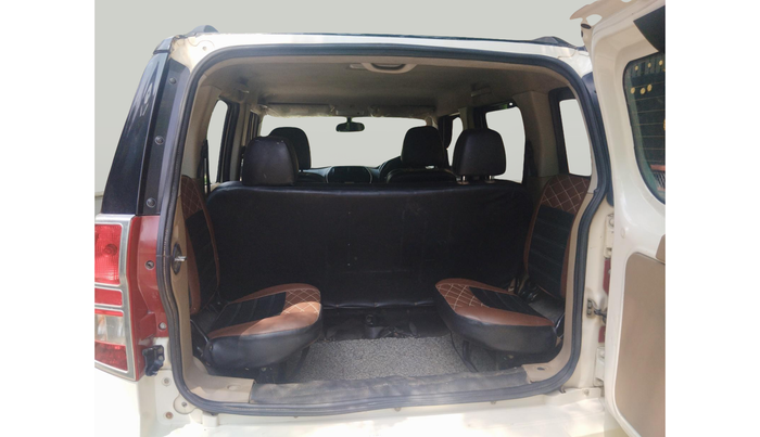 2018 Mahindra TUV300 T6 PLUS, Diesel, Manual, 80,916 km, exterior
