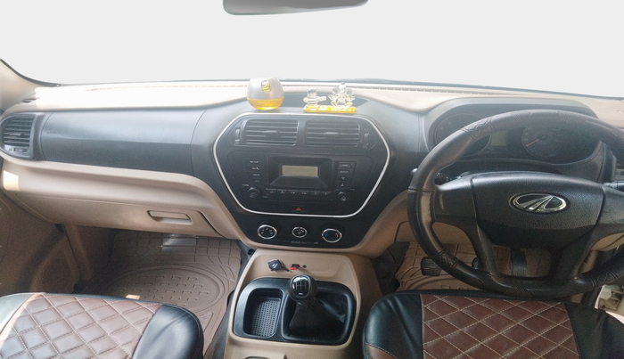 2018 Mahindra TUV300 T6 PLUS, Diesel, Manual, 80,916 km, interior