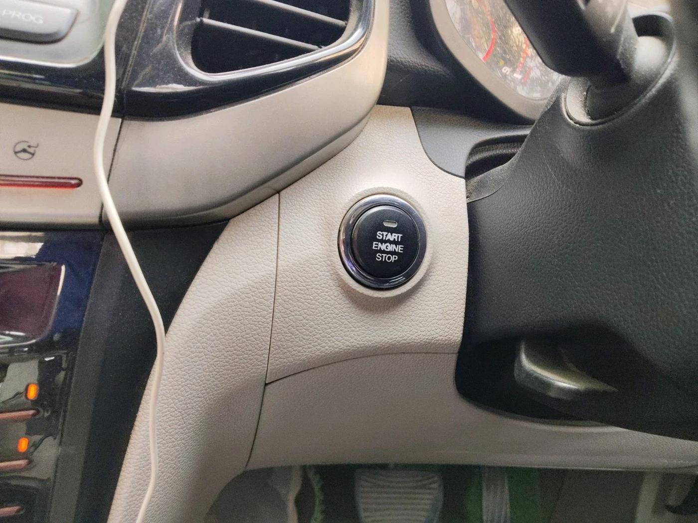 2019 Mahindra XUV300 W8 (O) 1.5 DIESEL AMT, Diesel, Automatic, 88,656 km, interior