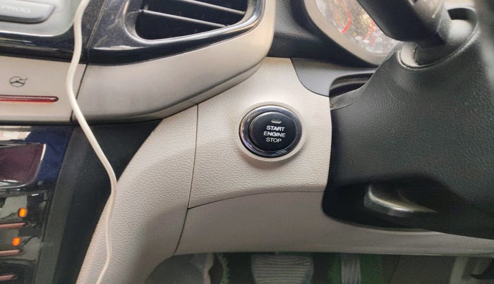 2019 Mahindra XUV300 W8 (O) 1.5 DIESEL AMT, Diesel, Automatic, 88,656 km, interior