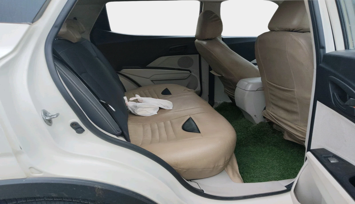2019 Mahindra XUV300 W6 1.5 DIESEL, Diesel, Manual, 1,21,724 km, interior
