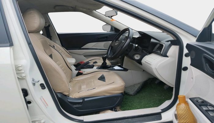 2019 Mahindra XUV300 W6 1.5 DIESEL, Diesel, Manual, 1,21,724 km, interior