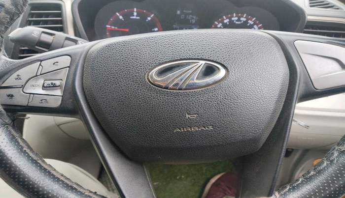 2019 Mahindra XUV300 W6 1.5 DIESEL, Diesel, Manual, 1,21,724 km, interior