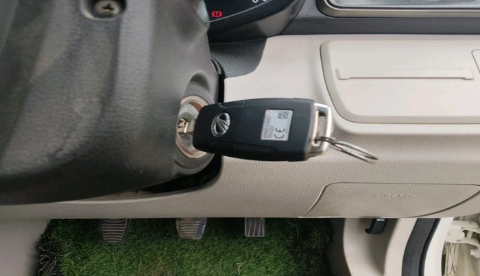 2019 Mahindra XUV300 W6 1.5 DIESEL, Diesel, Manual, 1,21,724 km, interior