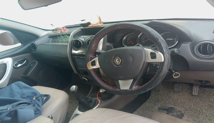 2017 Renault Duster 85 PS RXZ DIESEL, Diesel, Manual, 1,39,062 km, interior