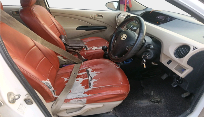 2016 Toyota Etios GD, Diesel, Manual, 2,39,637 km, interior