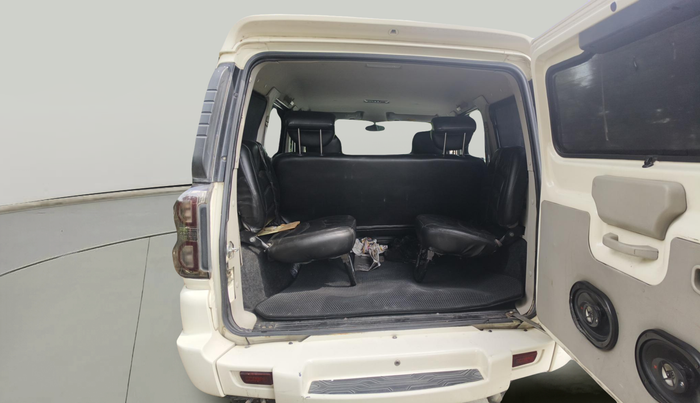 2017 Mahindra Scorpio S6 PLUS INTELLI-HYBRID, Diesel, Manual, 75,613 km, exterior