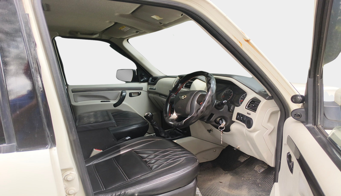 2017 Mahindra Scorpio S6 PLUS INTELLI-HYBRID, Diesel, Manual, 75,613 km, interior