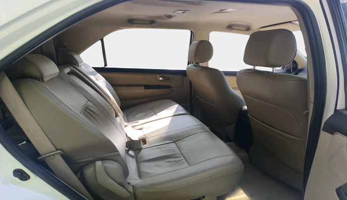 2016 Toyota Fortuner 3.0 4X2 MT, Diesel, Manual, 91,296 km, interior