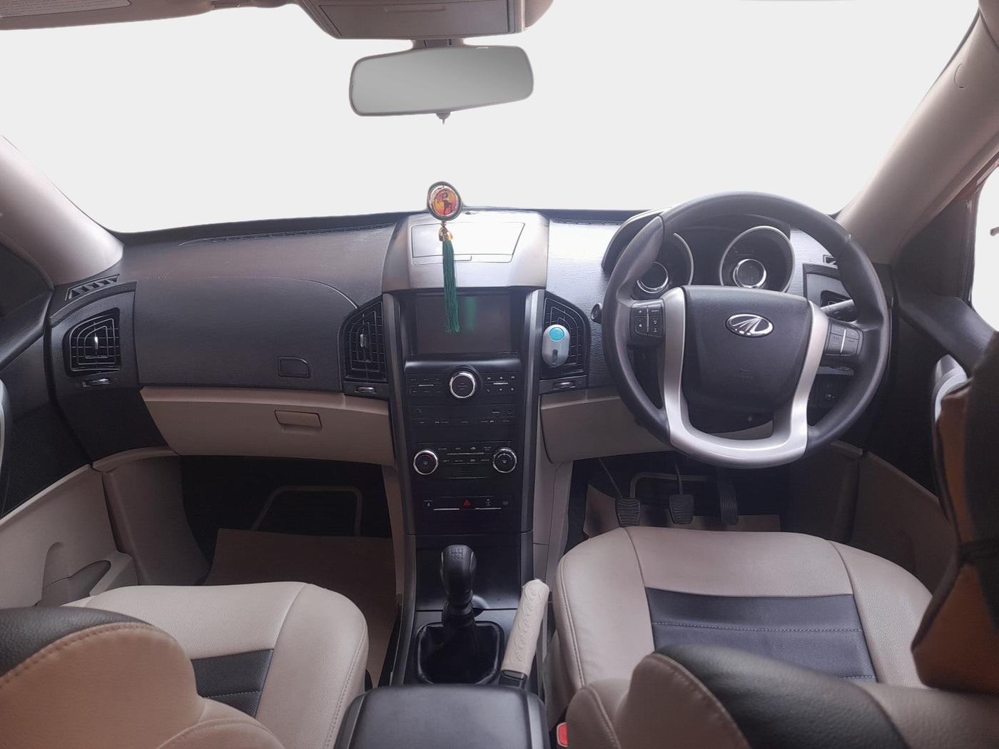 2016 Mahindra XUV500 W6, Diesel, Manual, 60,552 km, interior