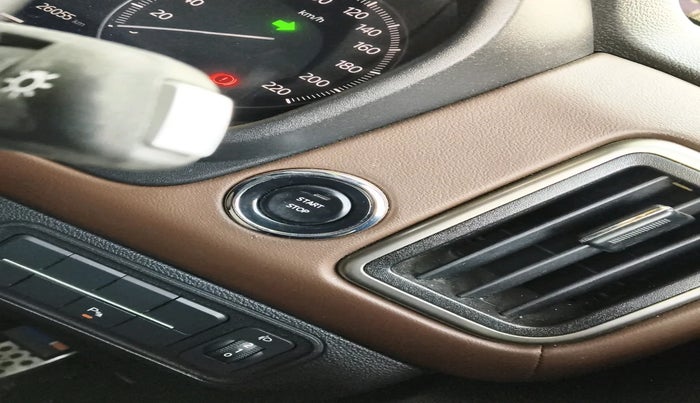 2024 Mahindra SCORPIO-N Z8 L DIESEL MT 2WD 7 STR, Diesel, Manual, 26,055 km, interior