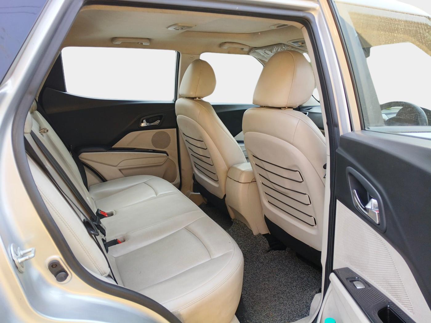 2019 Mahindra XUV300 W8 (O) 1.5 DIESEL, Diesel, Manual, 98,047 km, interior