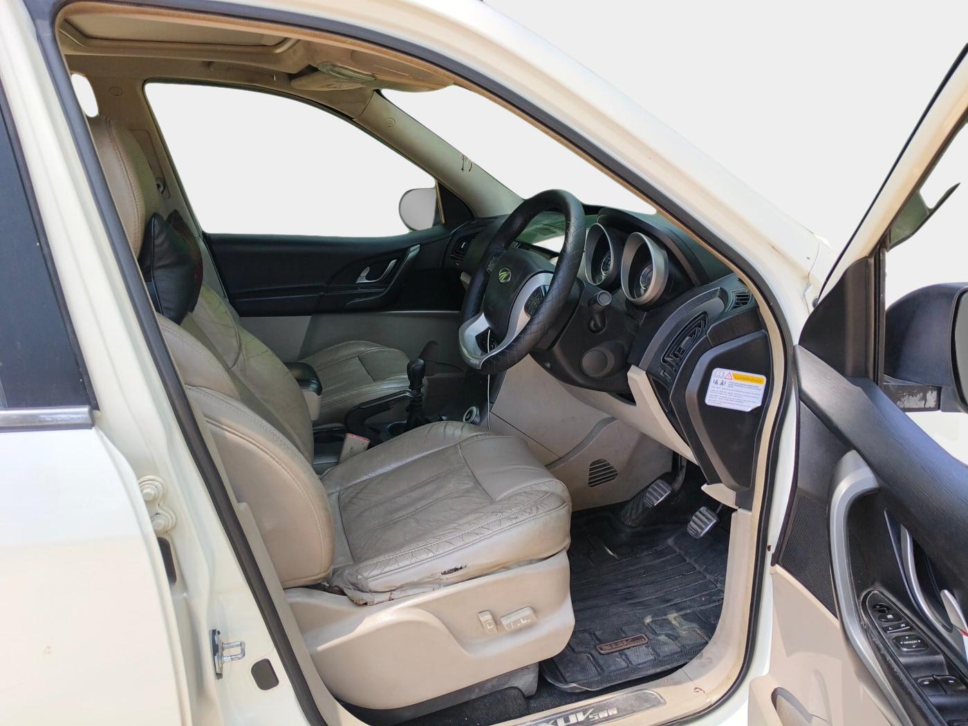 2015 Mahindra XUV500 W10, Diesel, Manual, 1,05,555 km, interior