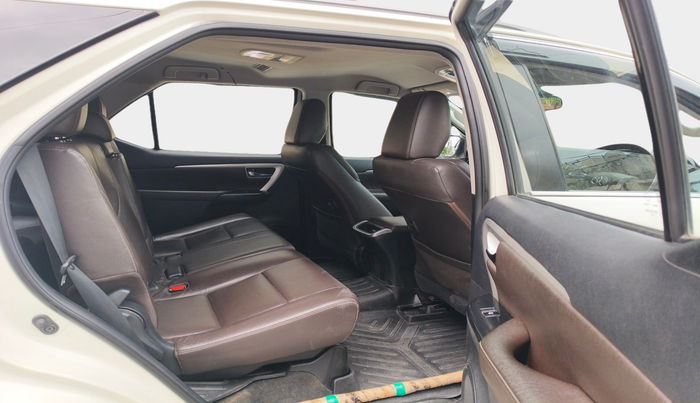 2017 Toyota Fortuner 2.8 4X2 AT, Diesel, Automatic, 88,371 km, interior