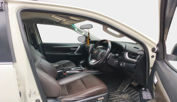 2017 Toyota Fortuner 2.8 4X2 AT, Diesel, Automatic, 88,371 km, interior