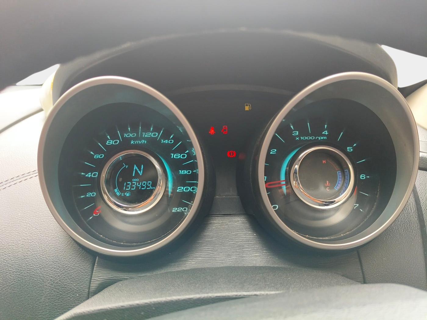 2018 Mahindra XUV500 W11, Diesel, Manual, 1,33,499 km, interior