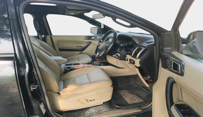 2017 Ford Endeavour TITANIUM 3.2 4X4 AT, Diesel, Automatic, 1,70,204 km, interior