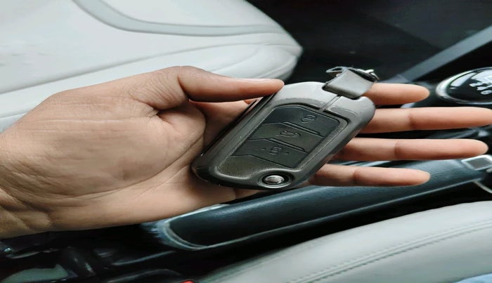 2024 Mahindra XUV700 AX 5 D MT 7 STR, Diesel, Manual, 14,632 km, interior