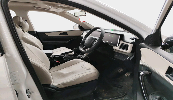 2024 Mahindra XUV700 AX 5 D MT 7 STR, Diesel, Manual, 14,632 km, interior