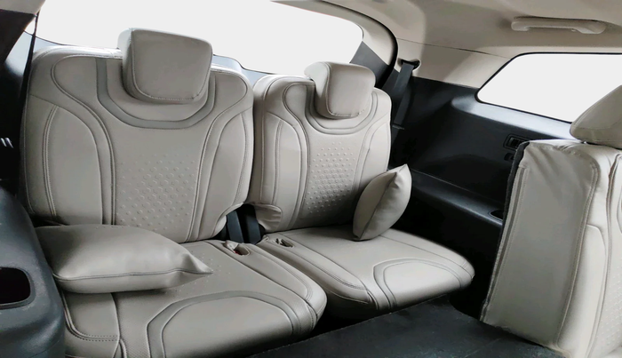 2024 Mahindra XUV700 AX 5 D MT 7 STR, Diesel, Manual, 14,632 km, interior