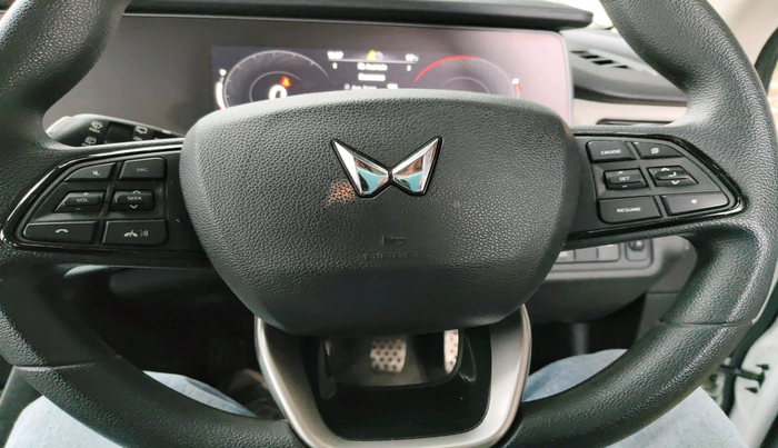 2024 Mahindra XUV700 AX 5 D MT 7 STR, Diesel, Manual, 14,632 km, interior