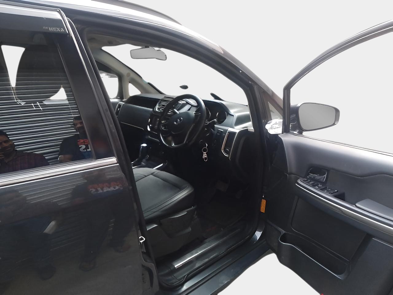 2018 Tata Hexa XTA 4X2 6 STR, Diesel, Automatic, 1,24,712 km, interior