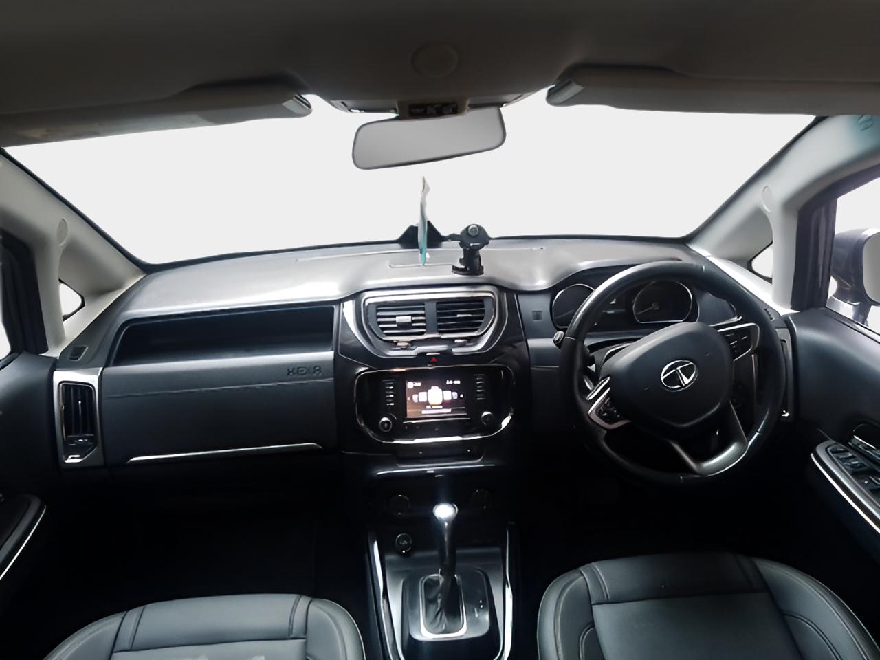 2018 Tata Hexa XTA 4X2 6 STR, Diesel, Automatic, 1,24,712 km, interior