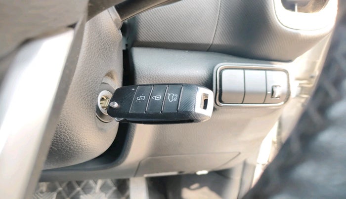 2023 KIA SONET HTK 1.2, Petrol, Manual, 9,104 km, interior