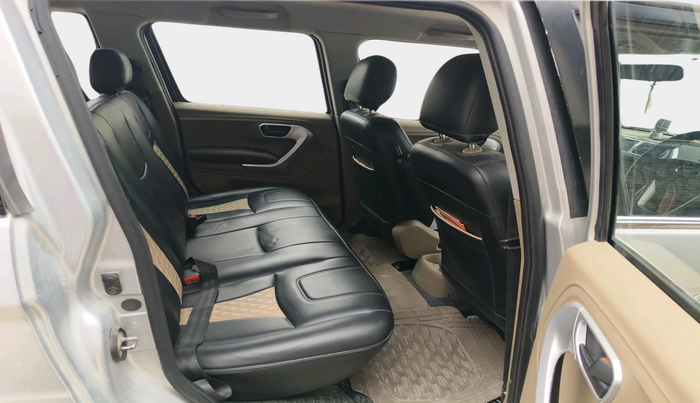 2017 Mahindra TUV300 T8, Diesel, Manual, 76,849 km, interior