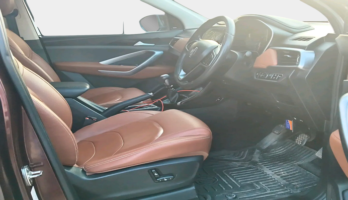 2022 MG HECTOR PLUS SHARP 2.0 DIESEL TURBO MT 6-STR, Diesel, Manual, 32,157 km, interior